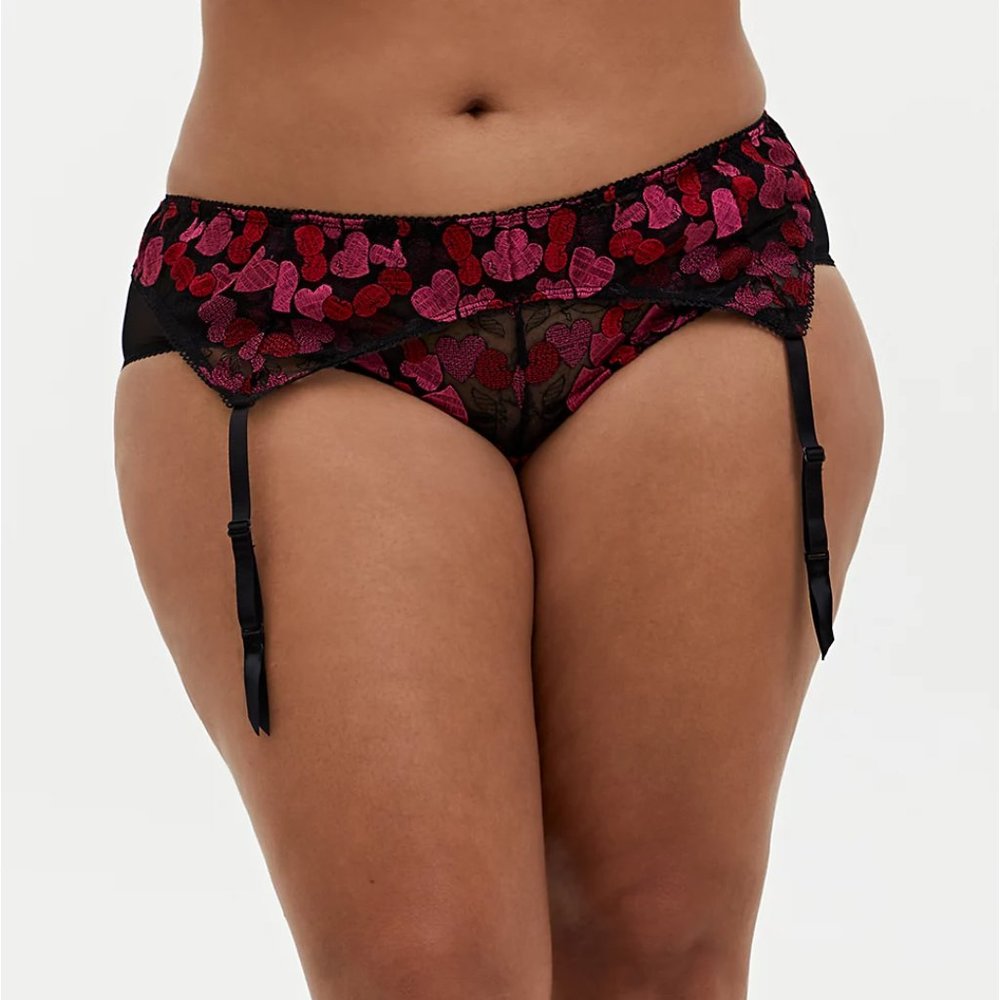 Torrid 5/6X Garter Belt Panty Set Black Hearts NWT